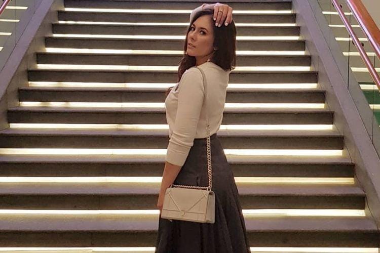 Berapa Harga 1 Look Ini: Wulan Guritno