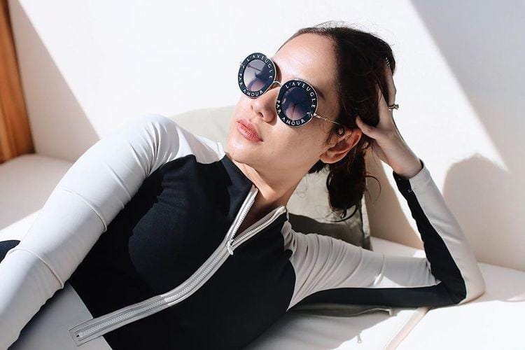 Hingga 13 Juta, Ini Kacamata Hitam Mahal Milik Artis Indonesia 