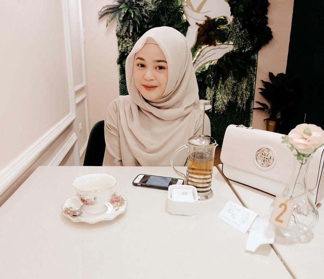 10 Potret Cecillia Gina, Putri Limbad yang Berparas Jelita & Berbakat