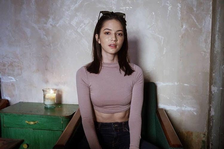 Dekat dengan Gading Marten, Ini 9 Potret Seksinya Juria Hartmans