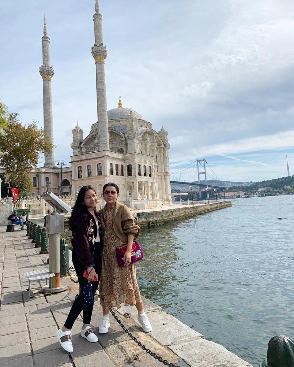 Instagram.com/mayangsaritrihatmodjoreal