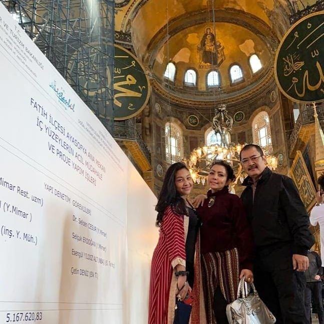 Instagram.com/mayangsaritrihatmodjoreal