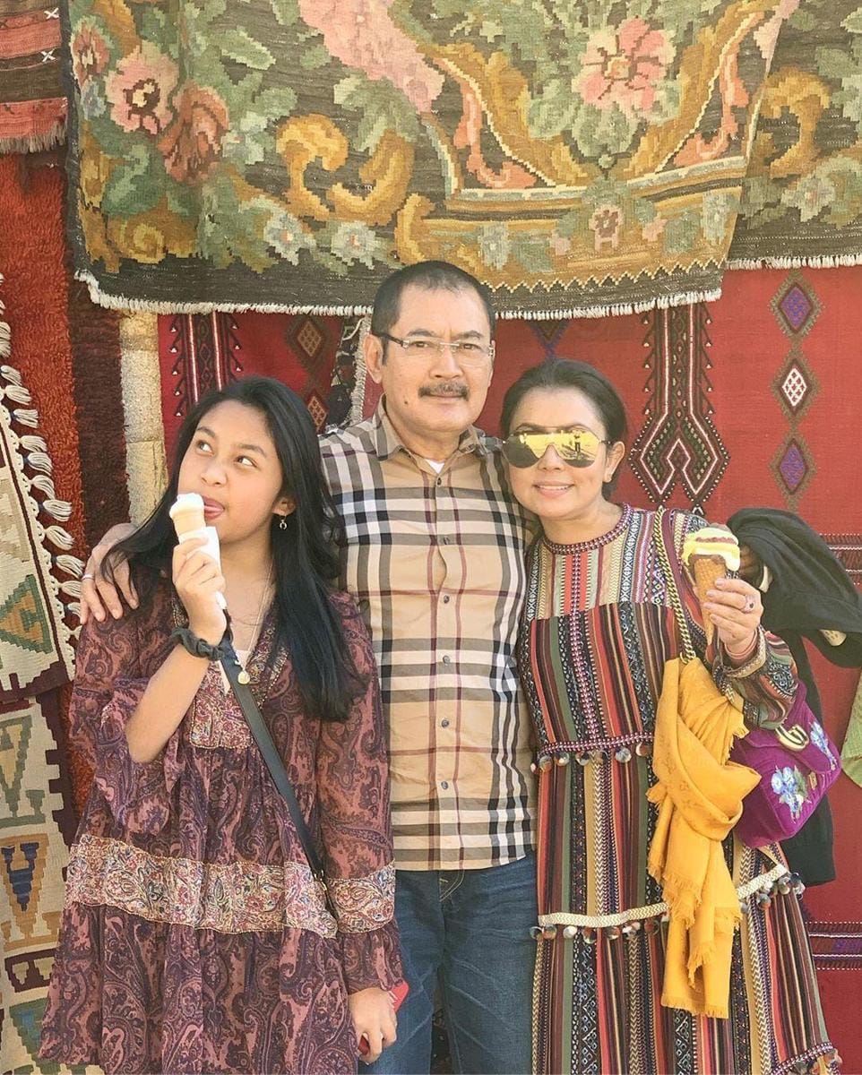 Instagram.com/mayangsaritrihatmodjoreal