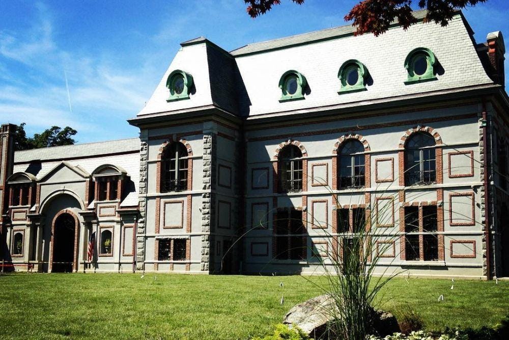 Instagram.com/@belcourtofnewport