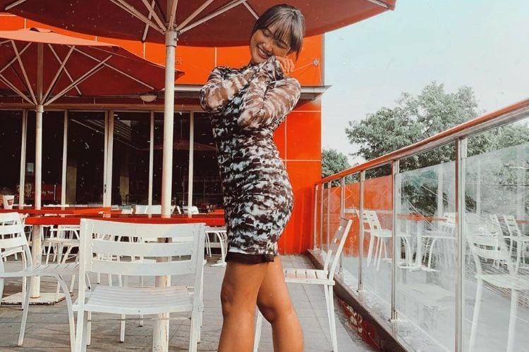 Berapa Harga 1 Look ini: Marion Jola