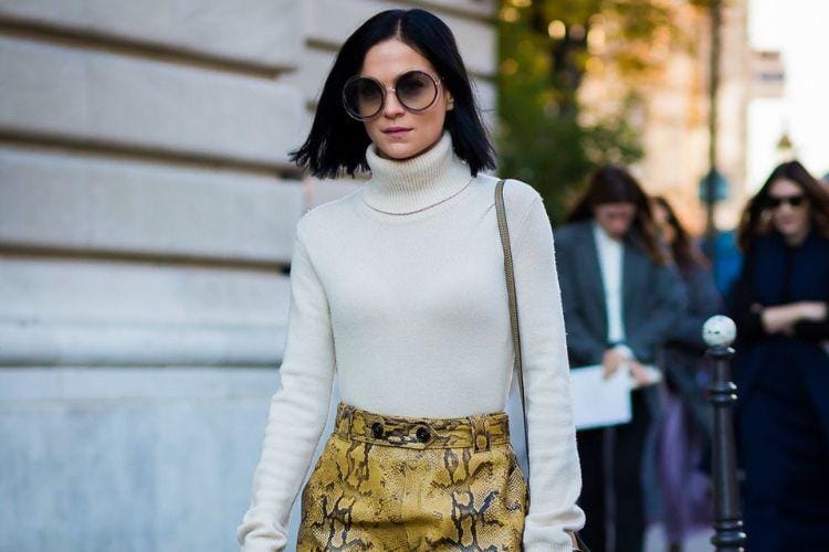 Cara Padu-padan Atasan Turtleneck Paling Mudah untuk Kamu Tiru