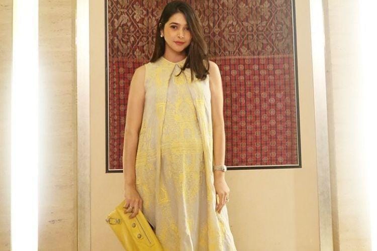 Berapa Harga 1 Look Ini: Nabila Syakieb