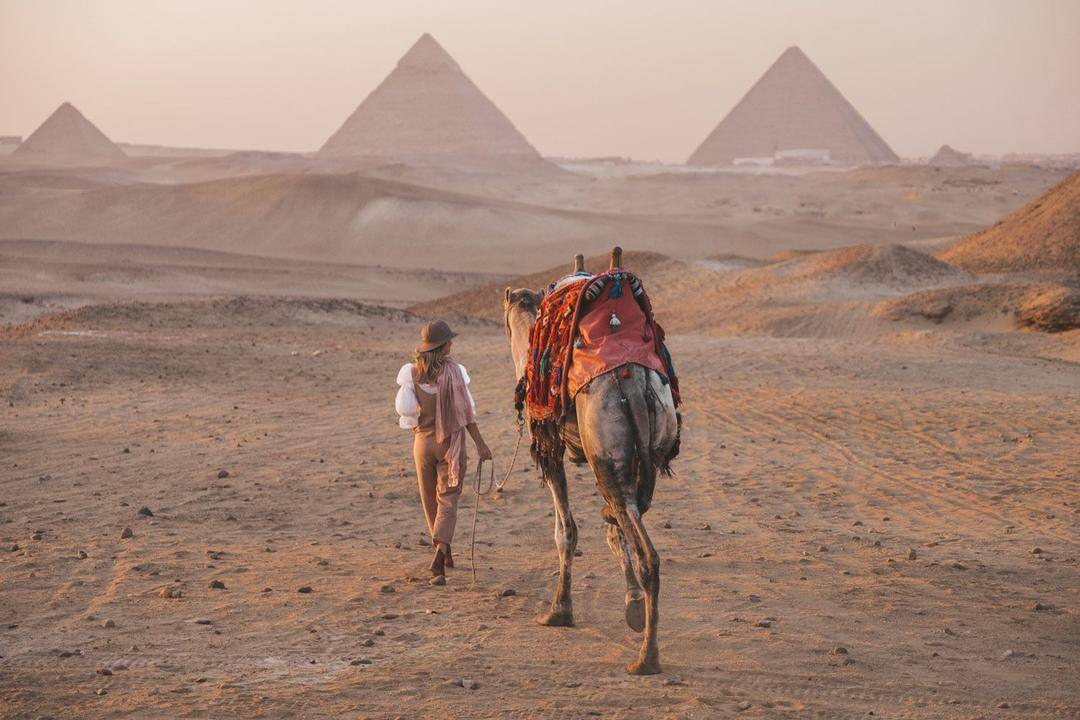 instagram.com/ theblondeabroad