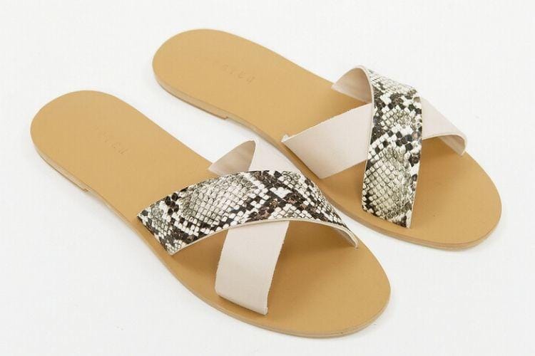#PopbelaOOTD: Mau Liburan ke Pantai? Andalkan Sandal Ini!
