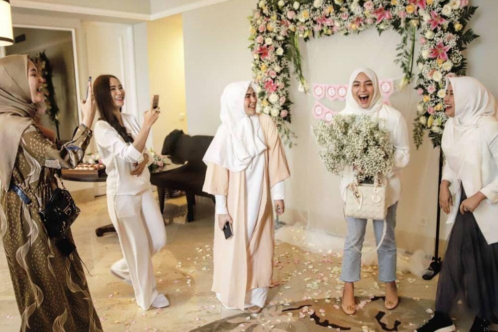 Instagram.com/@utykarisa