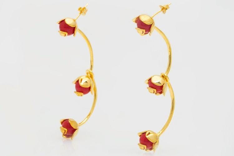 #PopbelaOOTD: Makin Cantik Pakai Anting untuk Acara Formal