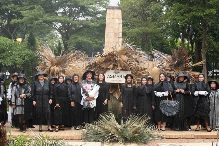 Seru! Barli Asmara X Sorabel Menggelar Fashion Show di Taman Kota