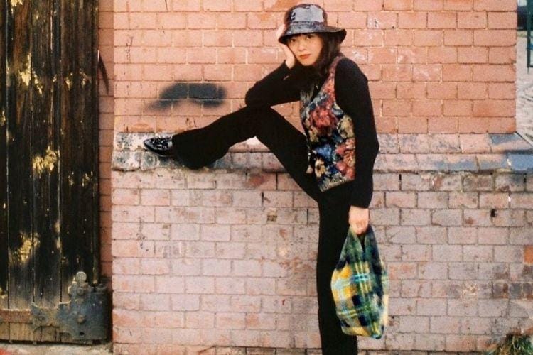 Tiru Cara Selebgram Indonesia Saat Pakai Bucket Hat