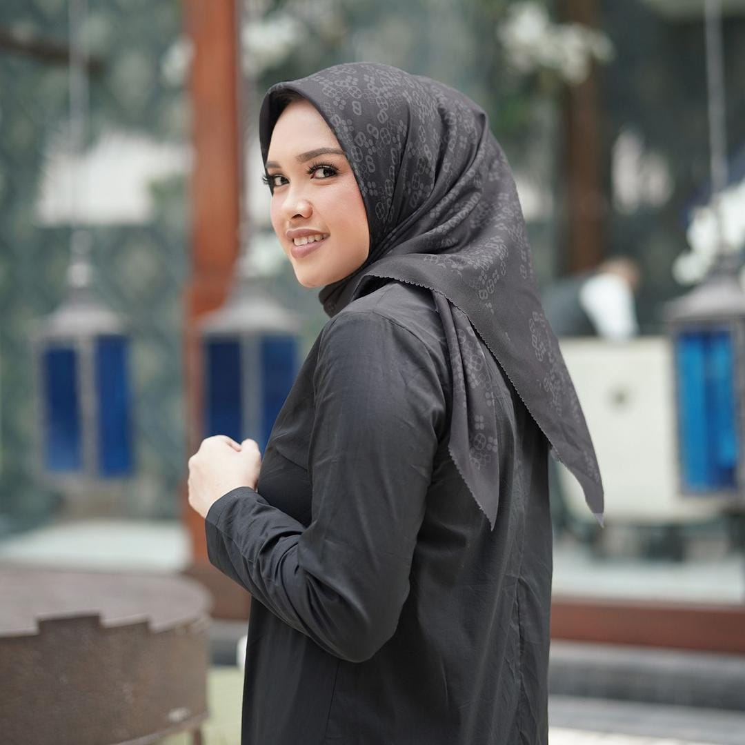 Buttonscarves.com