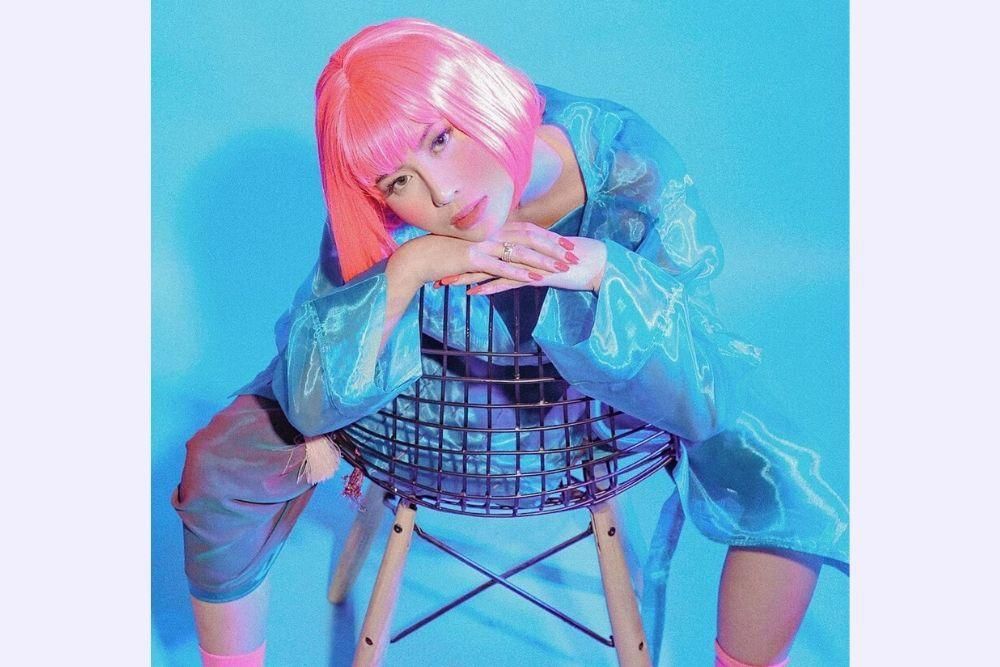 instagram.com/awkarin