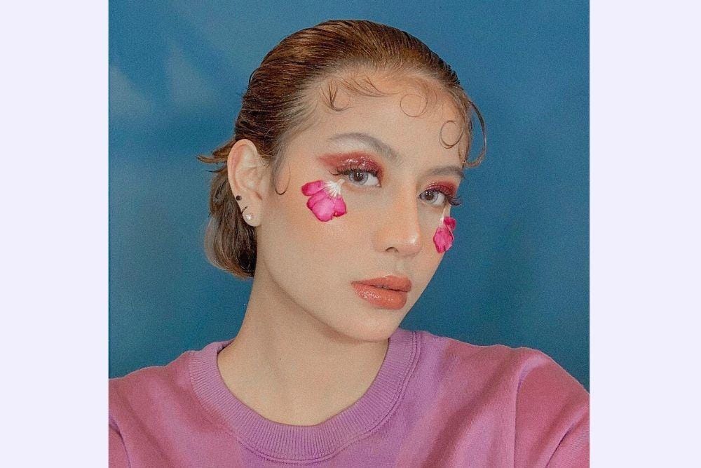 instagram.com/awkarin