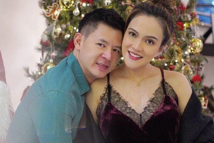 10 Artis yang Rayakan Natal 2019 Bersama Pasangan, Manis & Hangat!