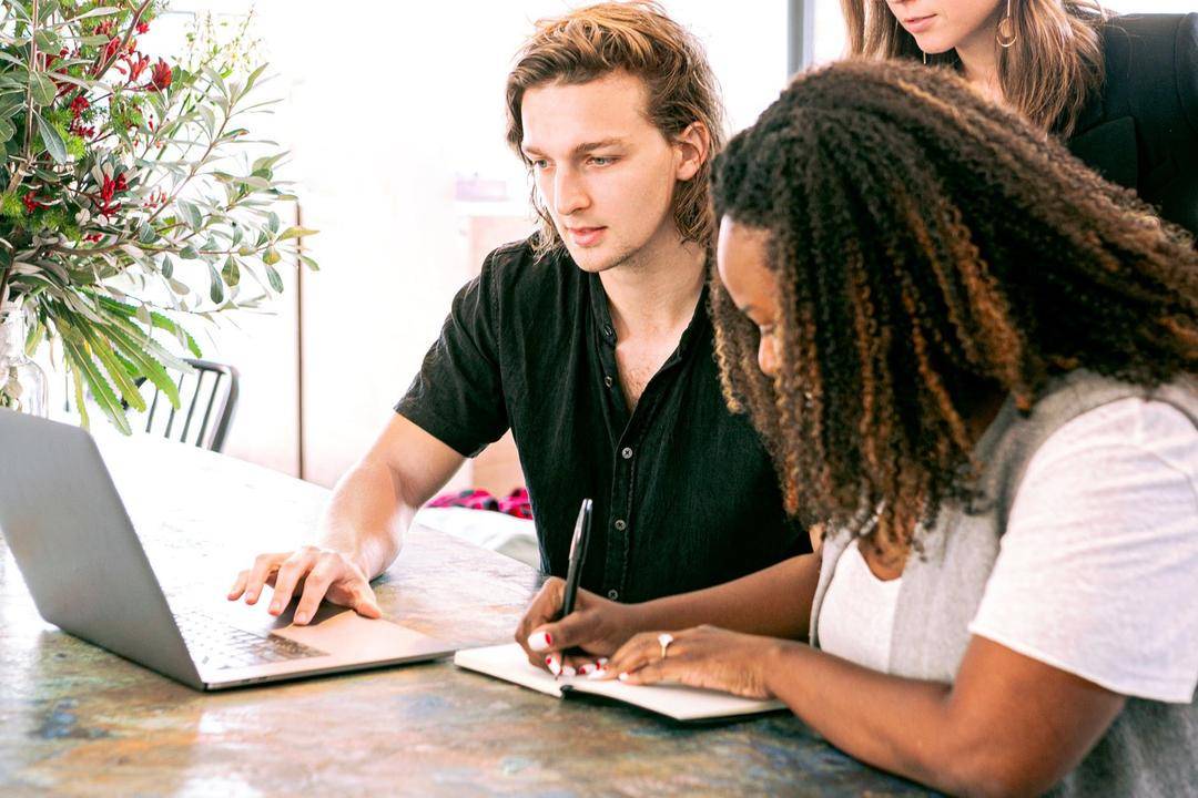 https://www.pexels.com/@canvastudio