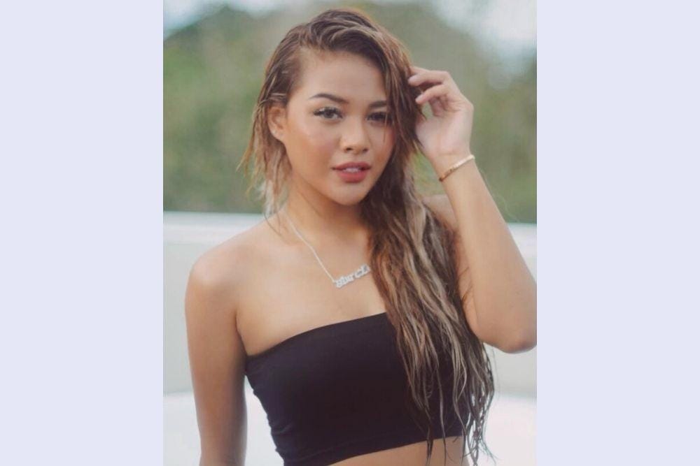 Seksi Abis! Begini Gaya Rambut Basah Para Seleb