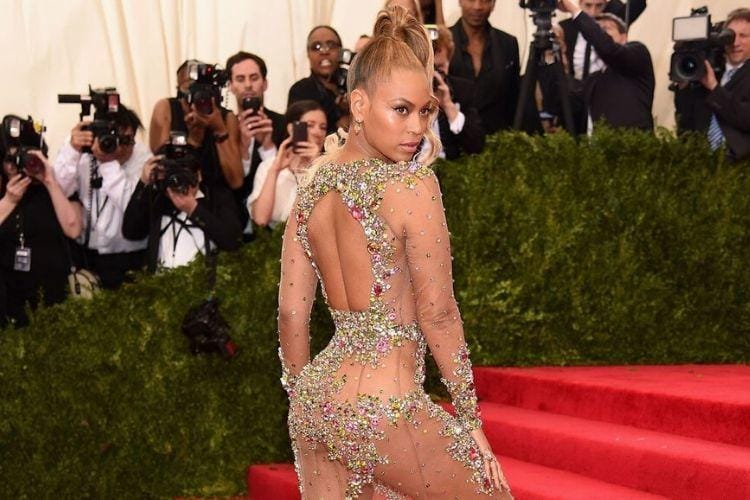 Hobi Pamer Lekuk Tubuh, Ini Gaya Paling Seksi Beyoncé!