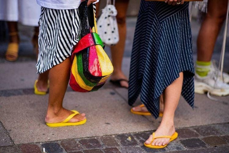 Begini Tips Tampil Modis dengan Sandal Jepit