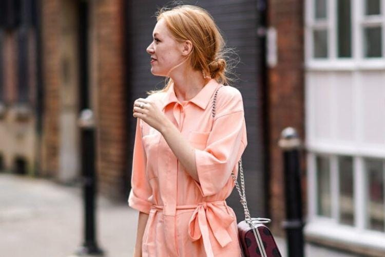 OOTD Warna Peach untuk Gayamu yang Semakin Manis
