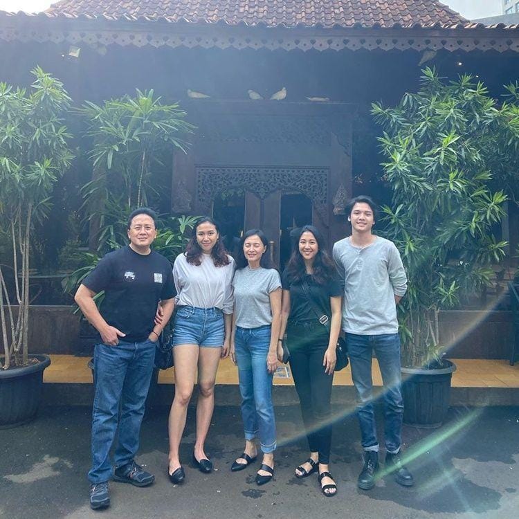 Instagram.com/triawanmunaf