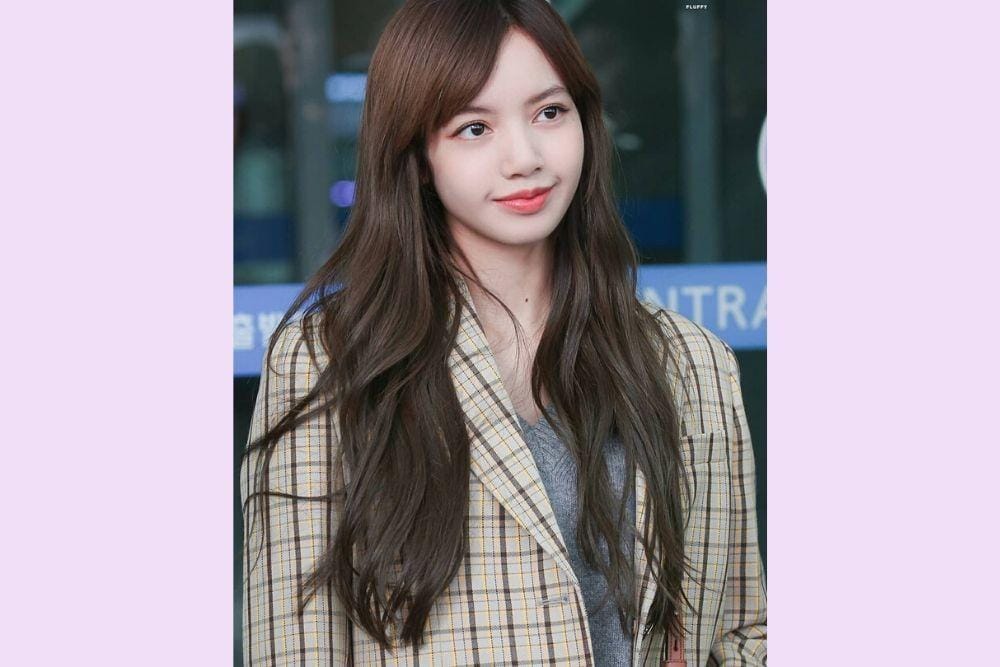 Konsisten Menggunakan Poni, Ini 9 Potret Menawan Lisa Blackpink