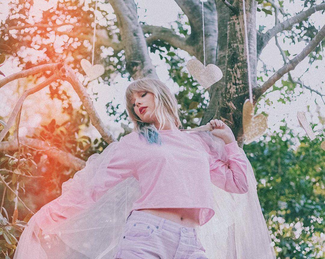instagram / @taylorswift