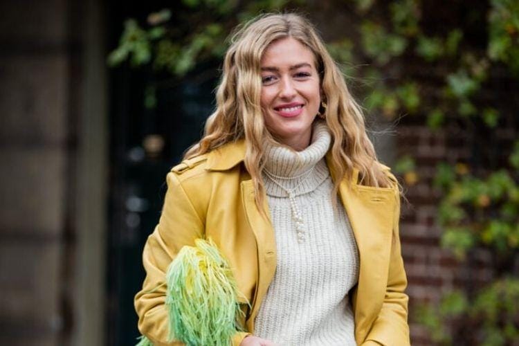 Warna Kuning untuk Outfit yang Playful di Musim Hujan