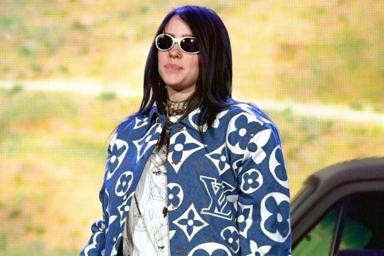 Intip Gaya Billie Eillish yang Kekinian Pakai Louis Vuitton
