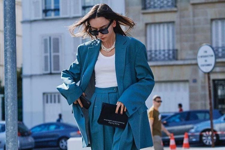Upgrade Penampilanmu dengan Blazer Biru