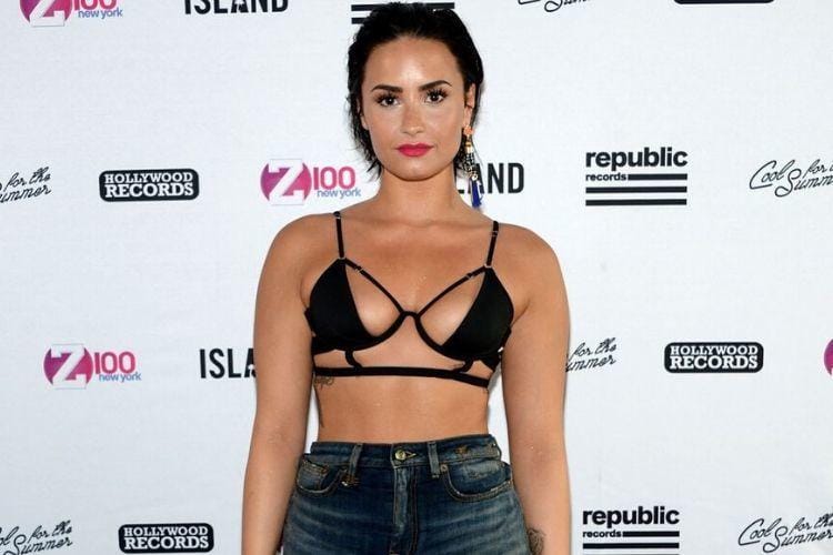 Gaya Seksi Demi Lovato yang Jarang Orang Tahu!