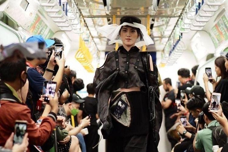 Uniknya Fashion Rocks 2020: Peragaan Busana Pertama di MRT Jakarta