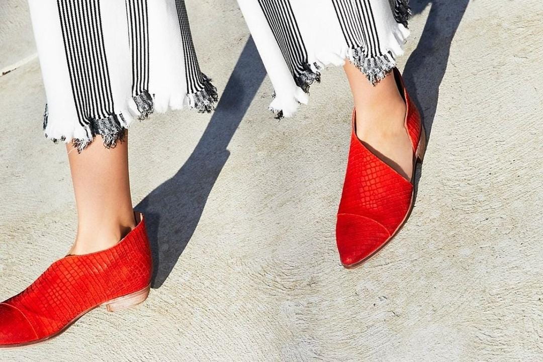 Cara Paling Mudah dan Cepat Mencuci Flat Shoes