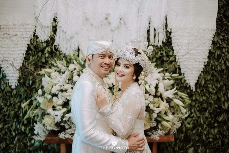 Menikah Lagi, Ini 12 Foto Pernikahan Tiwi Eks 'T2' dan Arsyad Rahman
