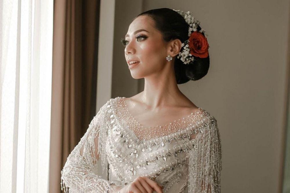 3 Perempuan ini Memilih Merias Dirinya Sendiri Ketika Menikah