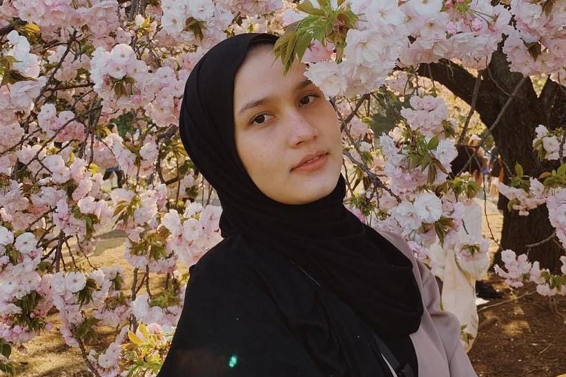 #PopbelaOOTD: Rekomendasi Kerudung Hitam yang Wajib Kamu Punya!