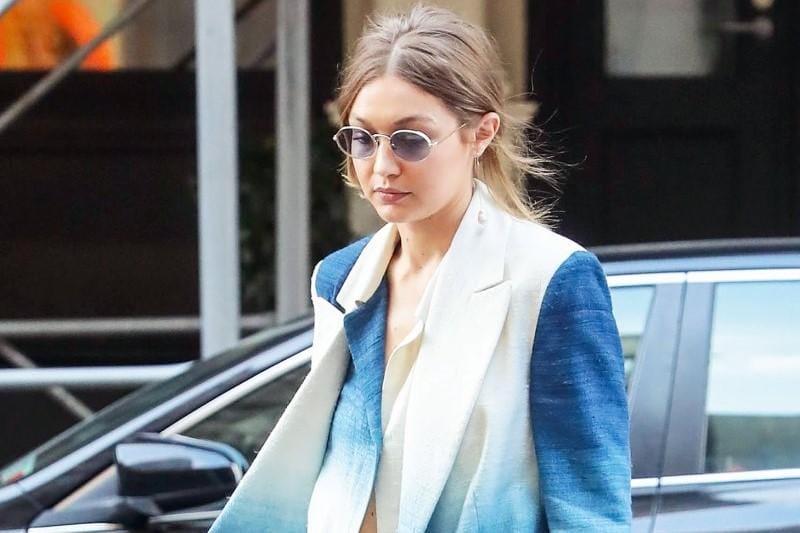 OOTD Seleb Hollywood Pakai Tie-dye, Gaya yang Formal Juga Bisa Lho!