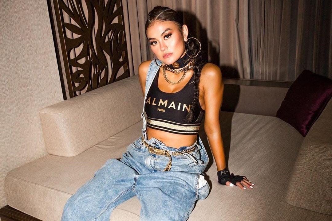 OOTD Ini Buktikan Agnez Mo Punya Gaya yang Seksi Banget!