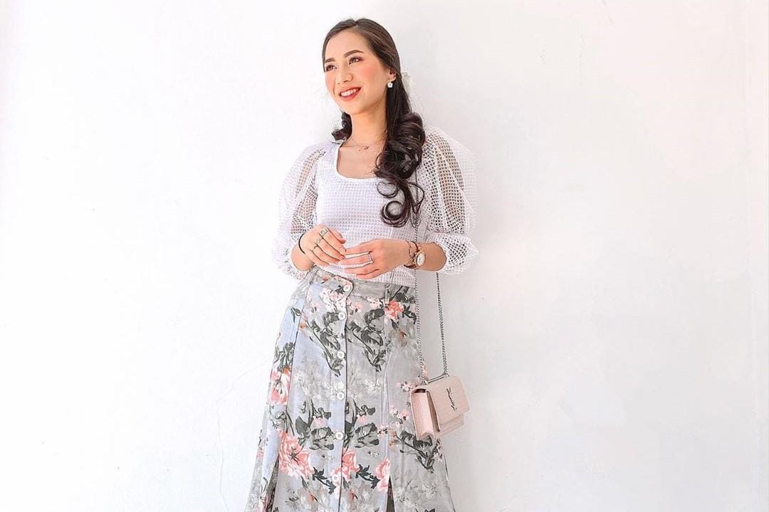 Mau Tampil Feminin, Tiru Gaya Manis Selebgram Indonesia Ini Yuk!