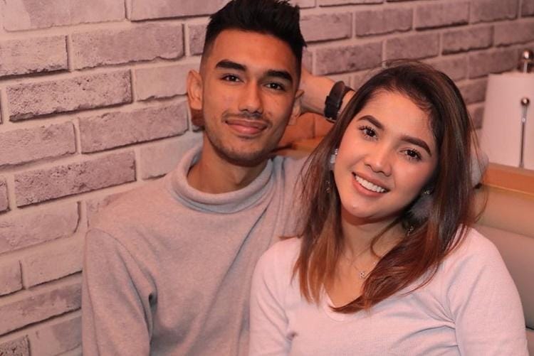 Sedih, Ini 10 Kenangan Manis Raya Kitty dan Suami Sebelum Gugat Cerai