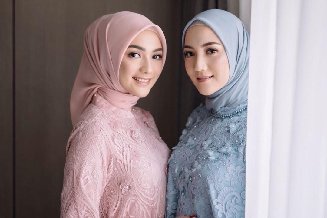 Gaya OOTD Citra Kirana dan Sang Kakak, Kompak Banget!