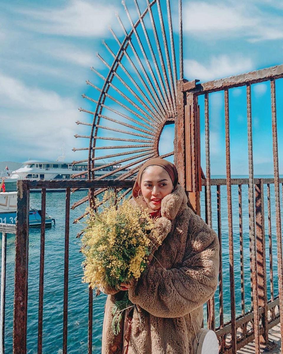 Instagram.com/rachelvennya