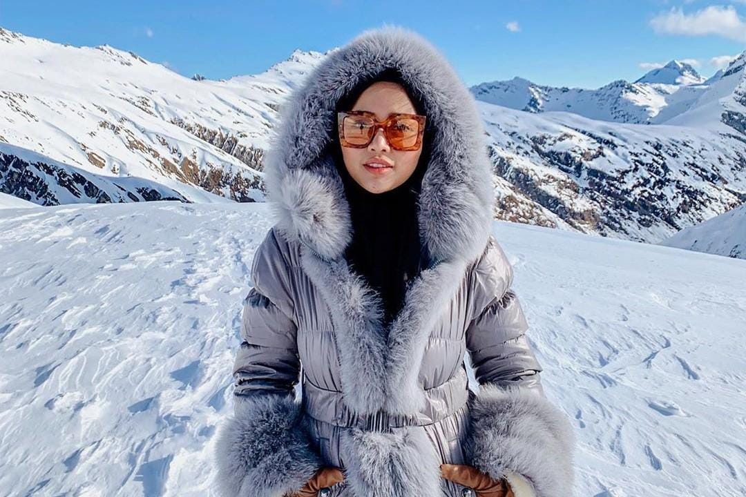 Gaya Rachel Vennya saat Liburan, Selalu Statement!
