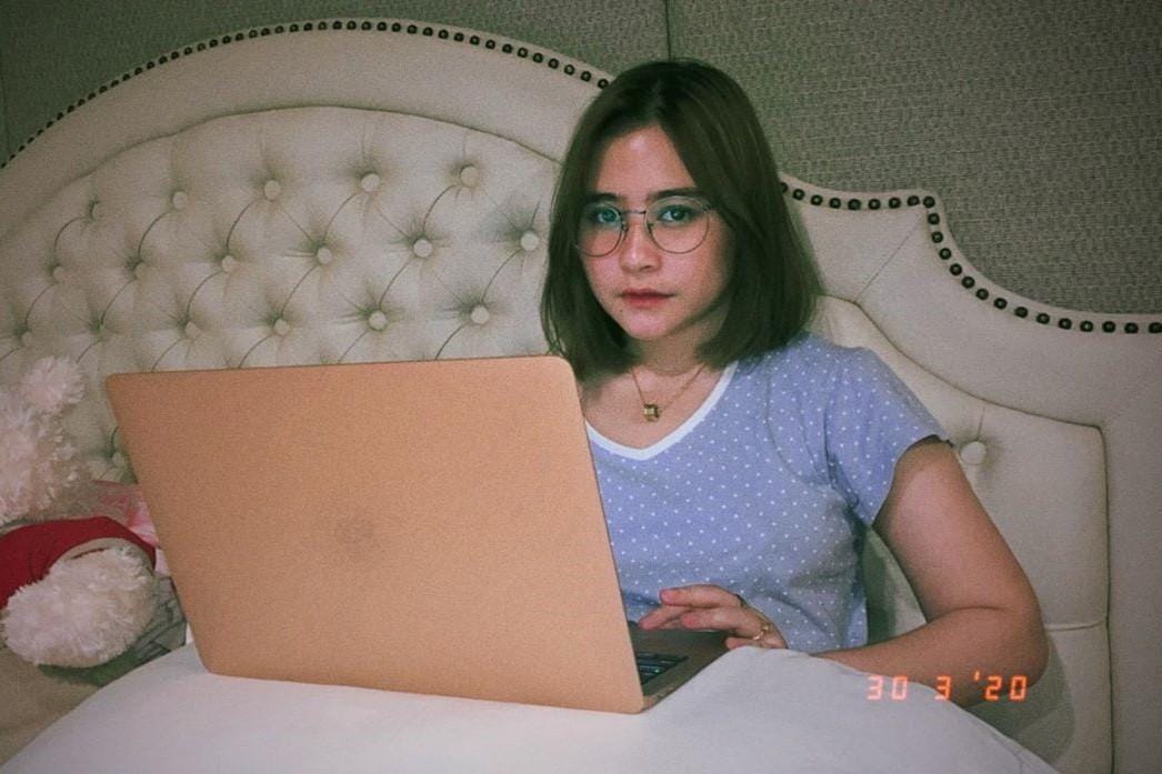 Intip Gaya Prilly Latuconsina Saat di Rumah Aja, Tetap Kece!