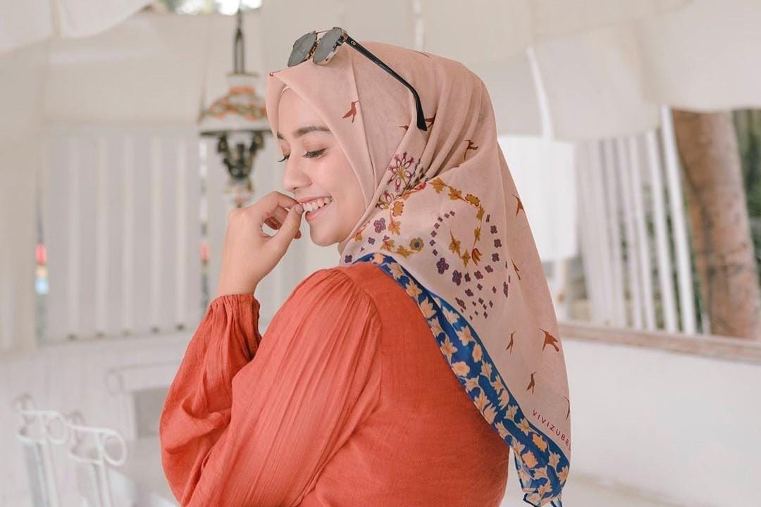 Anti Rusak dan Sobek, Begini Cara Mencuci Kerudung yang Tepat