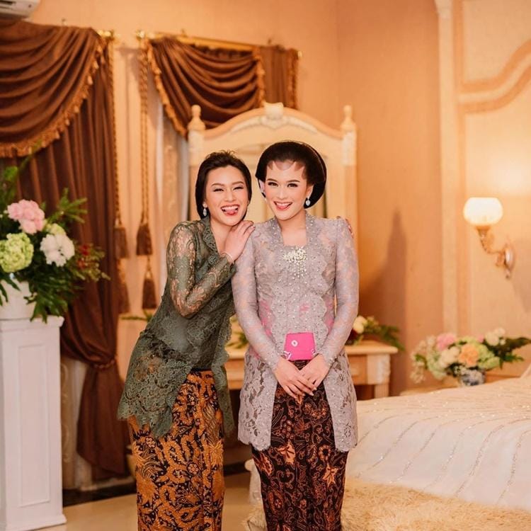 Instagram.com/twindararasati