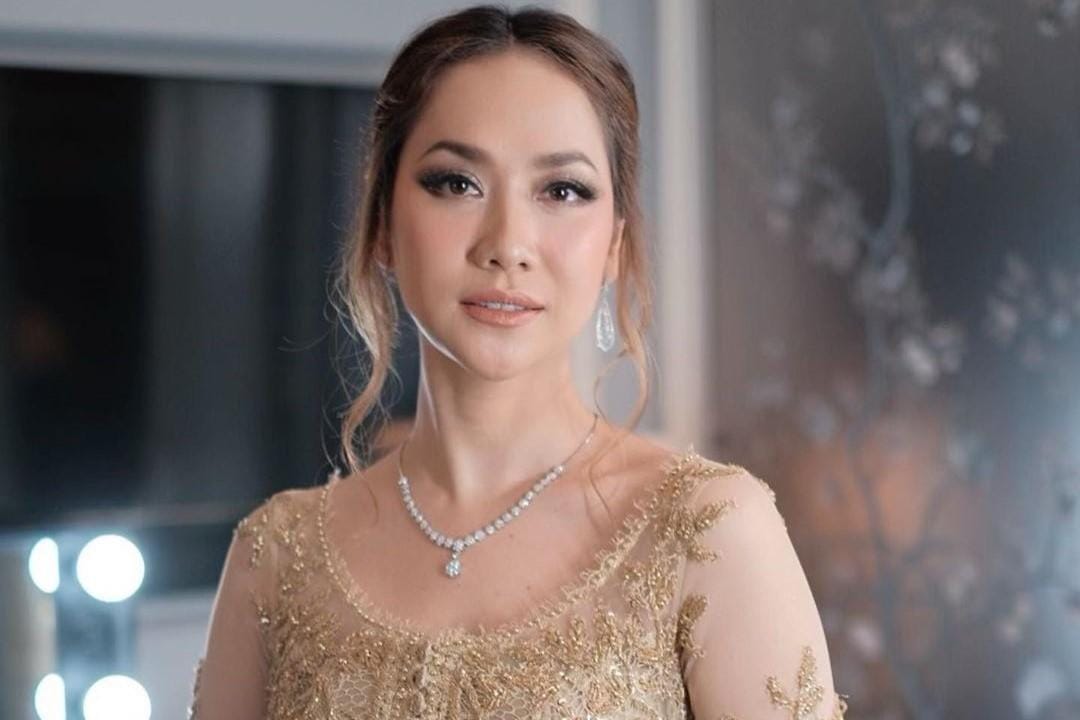 Layaknya Kartini, Ini Pesona Artis Indonesia saat Memakai Kebaya