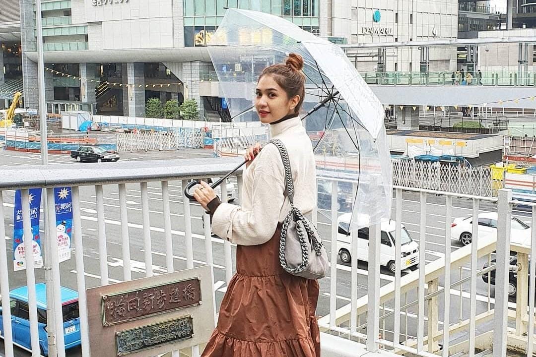 Intip OOTD Liburan a La Mikha Tambayong yang Kekinian Banget!